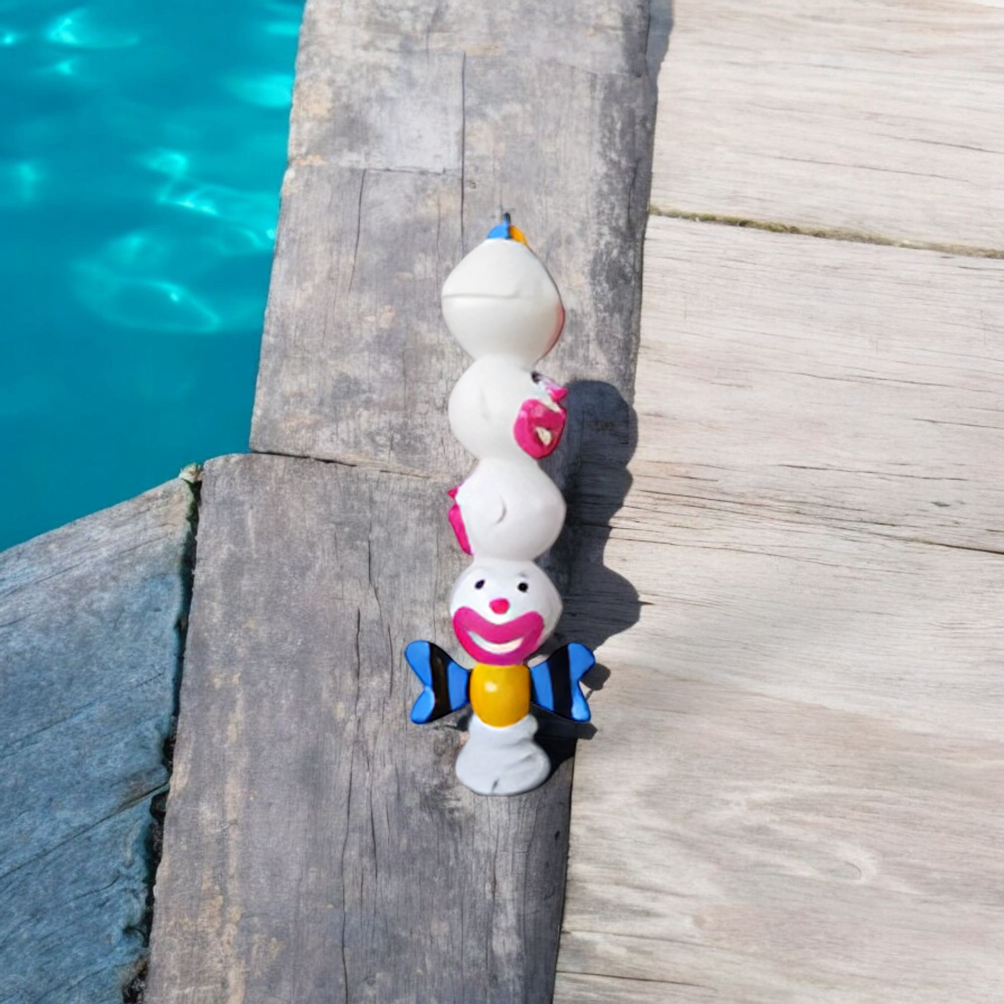 Deep Blue Long Waist Clown Large Fountain Statue Sprayer - 3000mm Height, 800mm Width, 350mm Base - Image 3